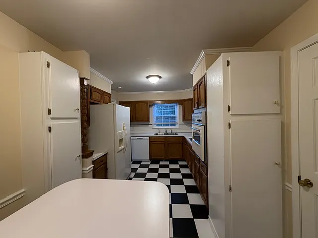 Building Photo - 5606 Bledsoe Dr