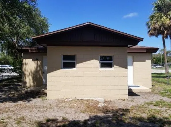 806 N 25th St APT B, Fort Pierce, FL 34947
