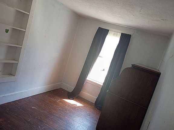 4th image of 127 Cates Cor