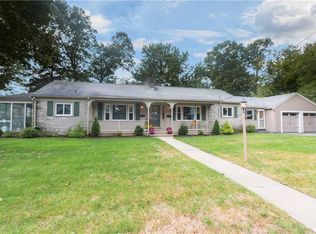 135 Park View Ave, Warwick, RI 02888