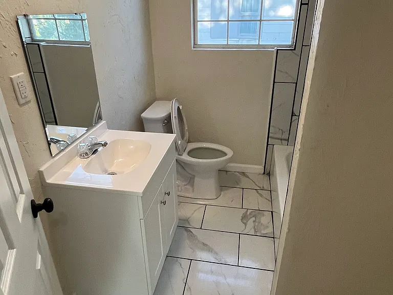 1132 E Main St — Photo 8