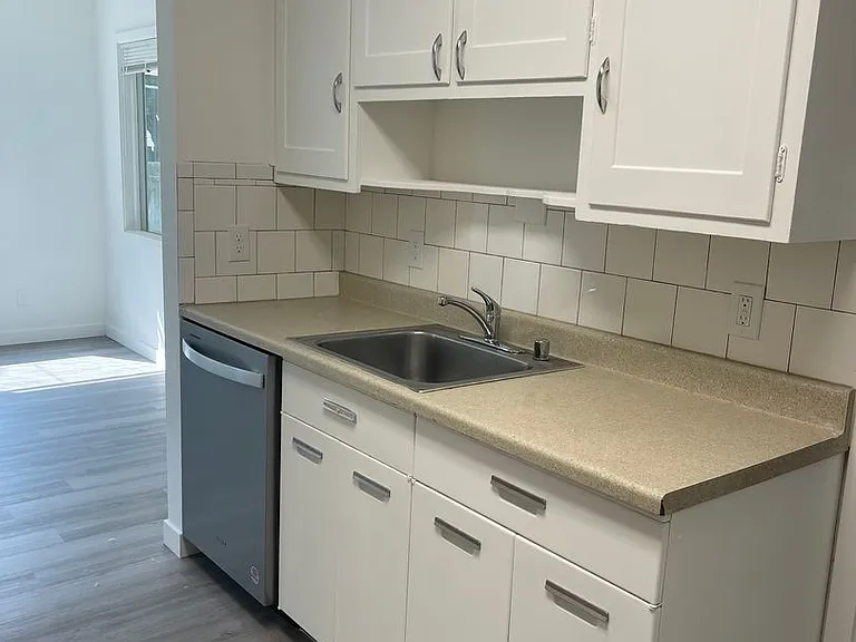 732 W Park St — Photo 5