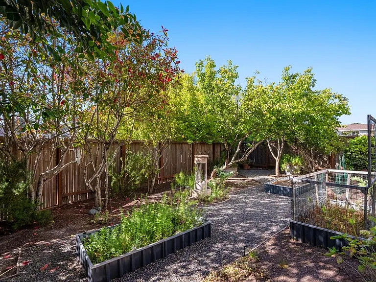 2 Black Tail Ln — Photo 42