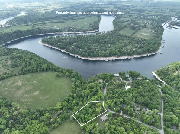 582 Overlook Dr, Lancaster, KY 40444