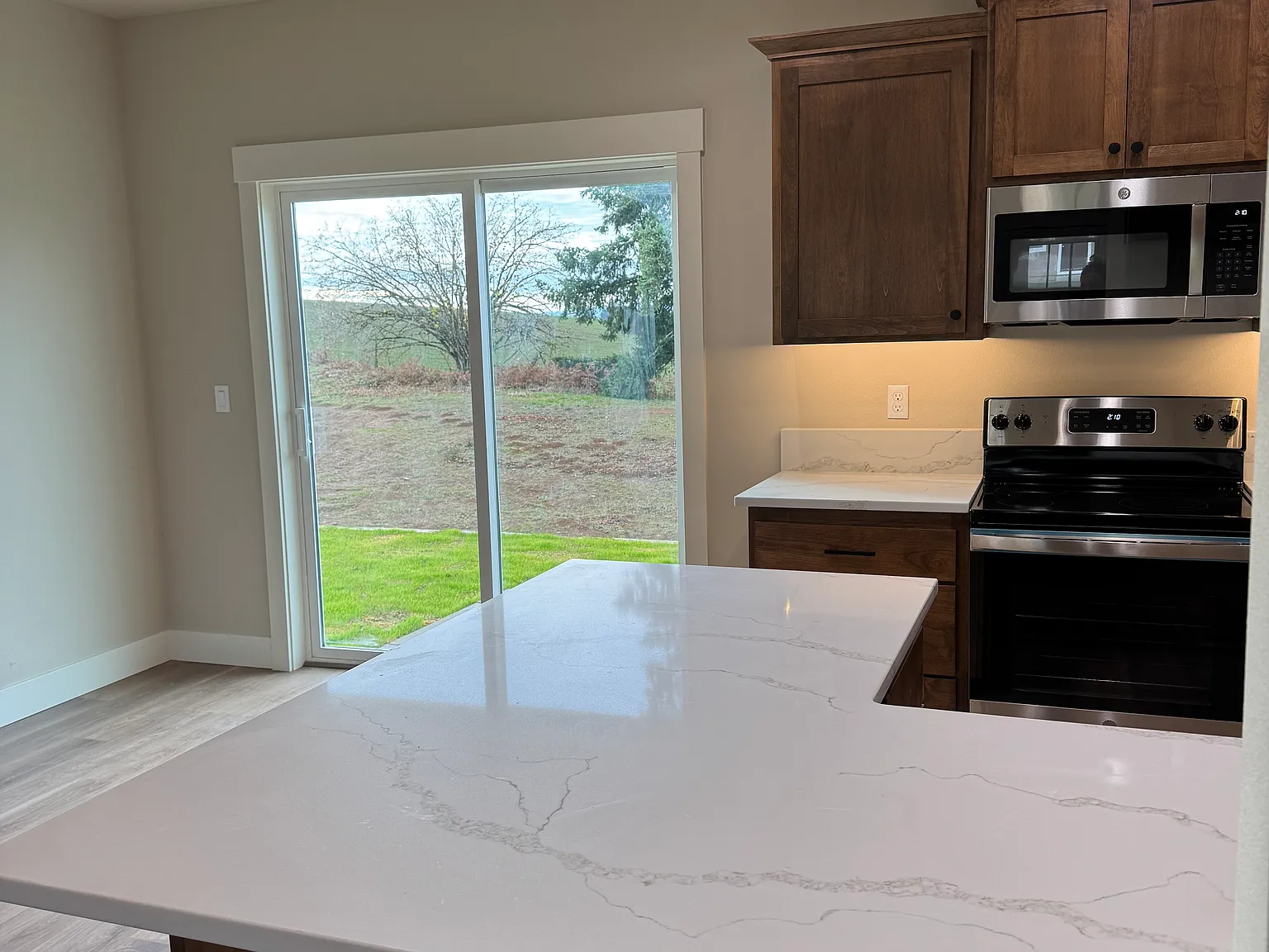 714 NW Charles Ln — Photo 4