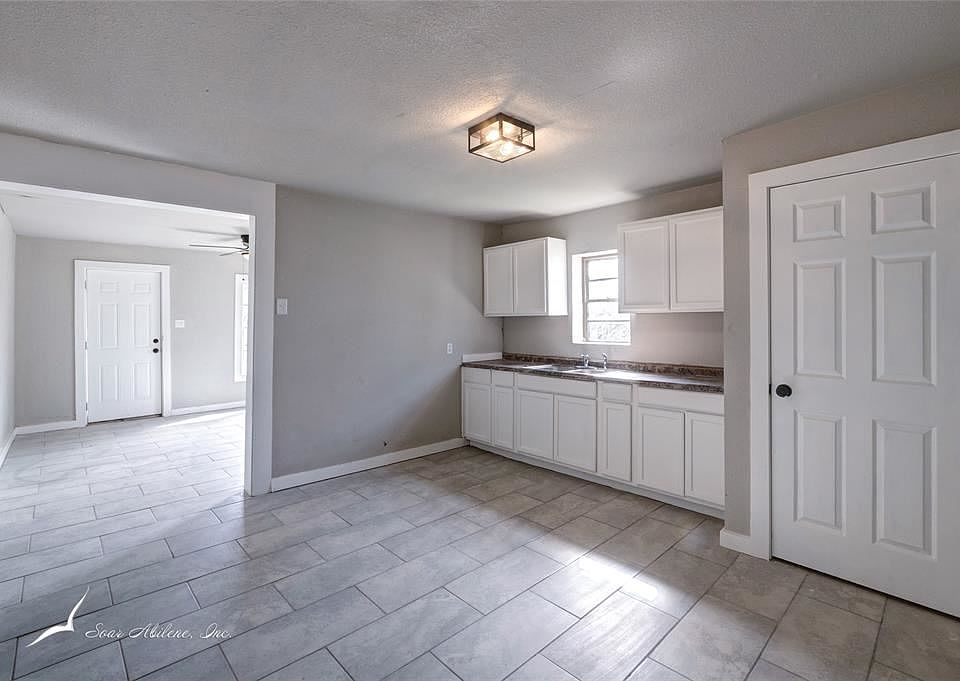 1st image of 304 Bowie St