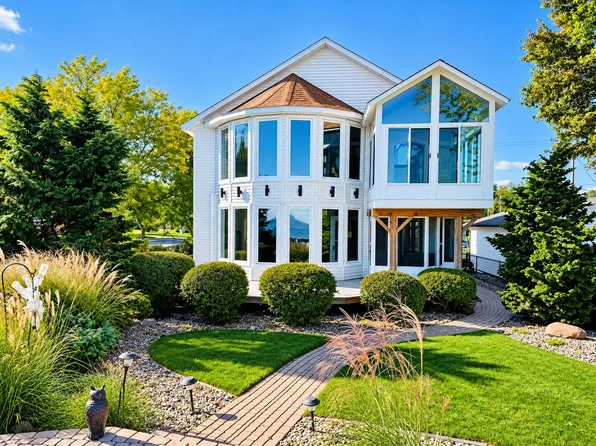 11044 Harold Dr, Luna Pier, MI 48157