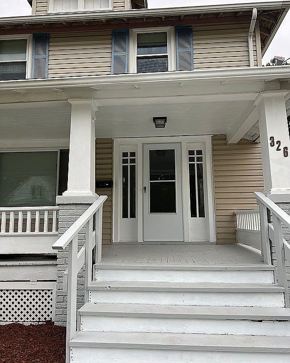 1st image of 326 W 26th St