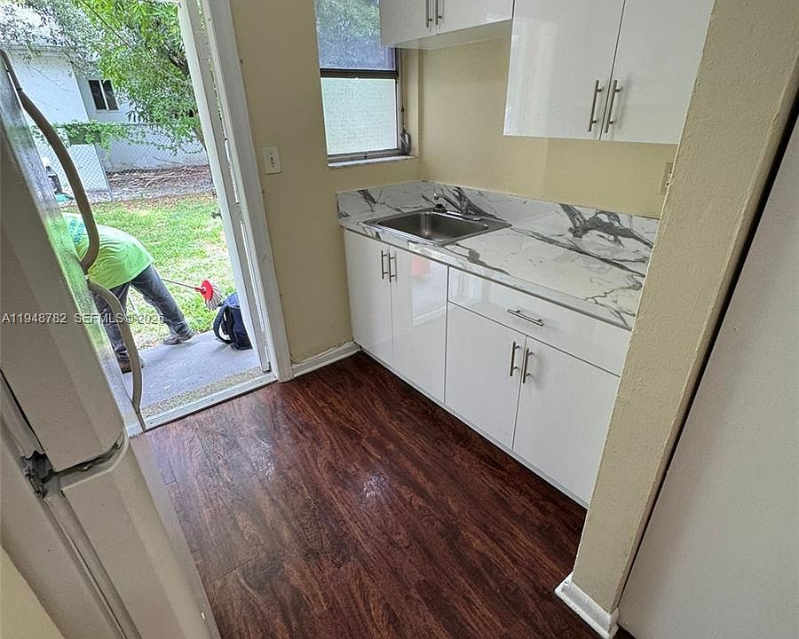 1st image of 844 NW 18th Ave