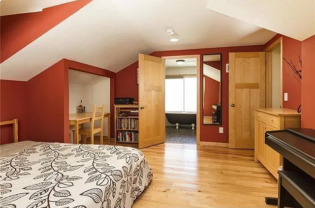 3 bed, 1142 sqft, $2,100 — Photo 3