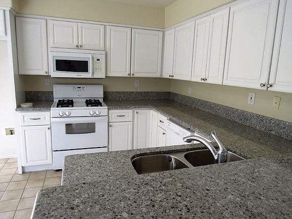 5th image of 936 Ferndale Dr