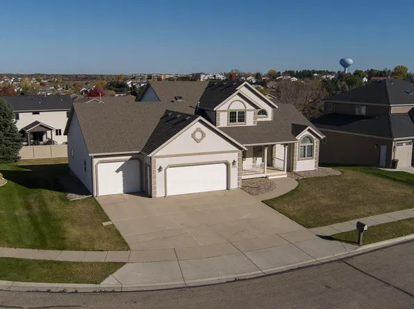 800 Saddle Ridge Rd, Bismarck, ND 58503