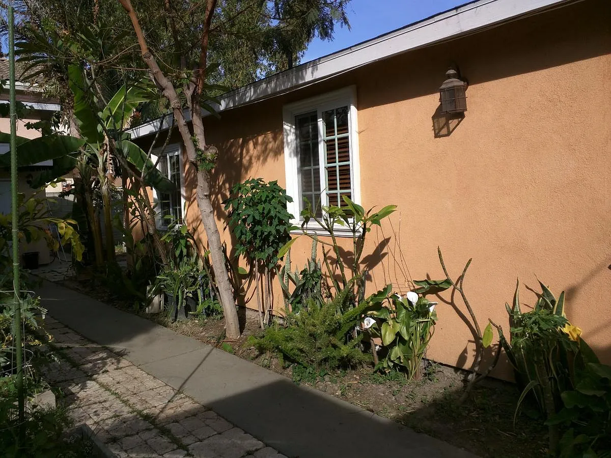 2 bed, 900 sqft, $2,100 — Photo 3