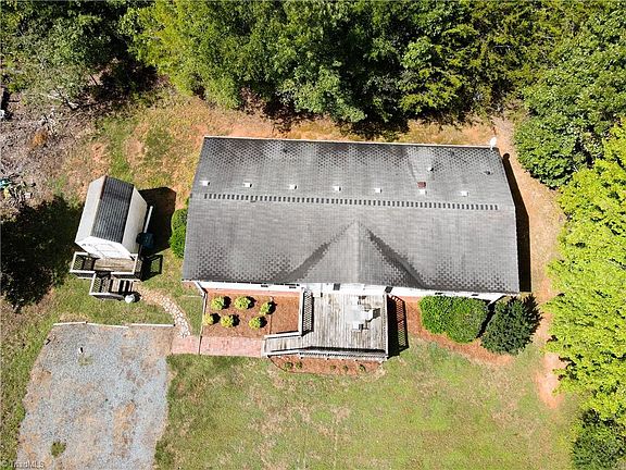 2nd image of 1130 Mineral Springs Rd