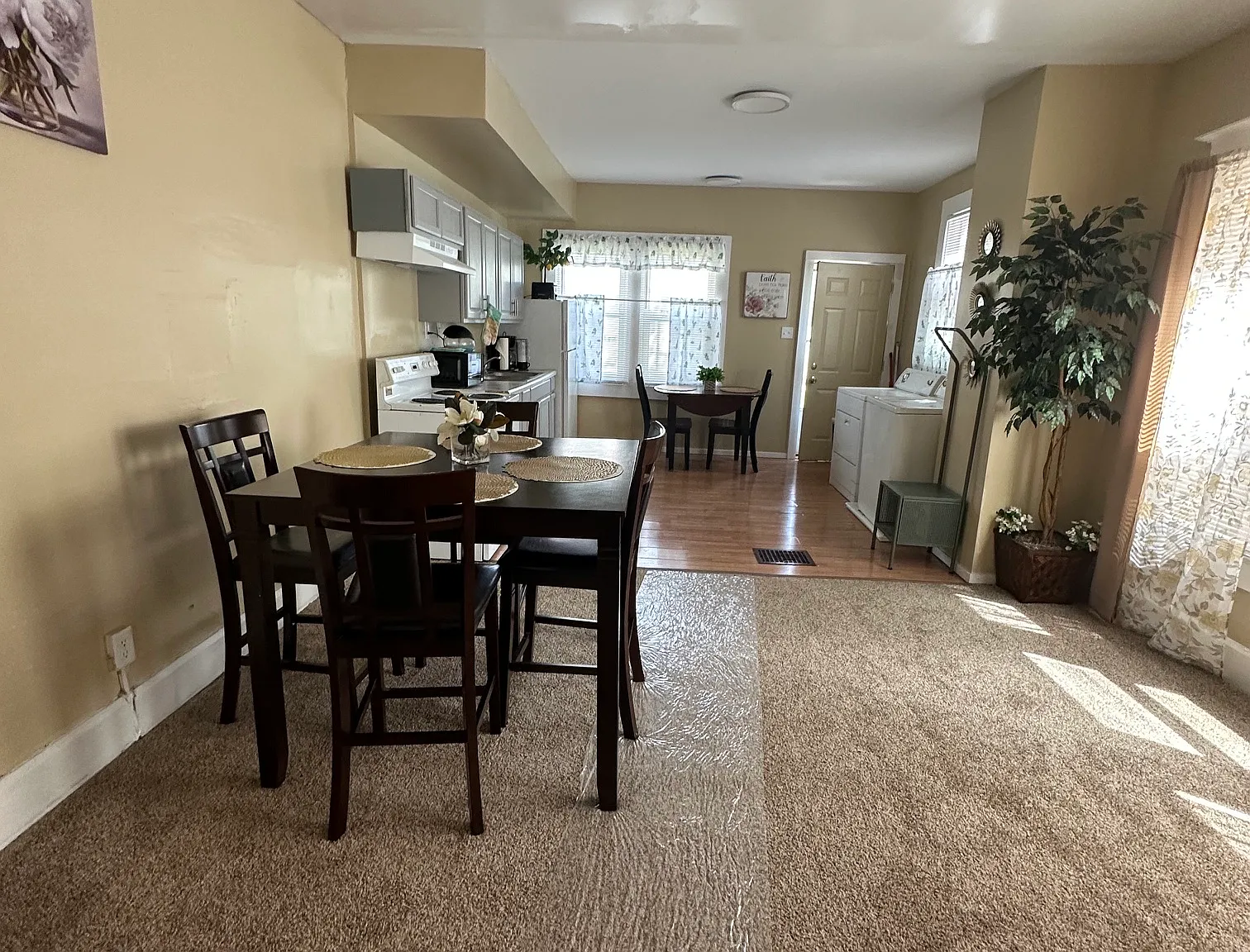 3 bed, 1300 sqft, $1,700 — Photo 4