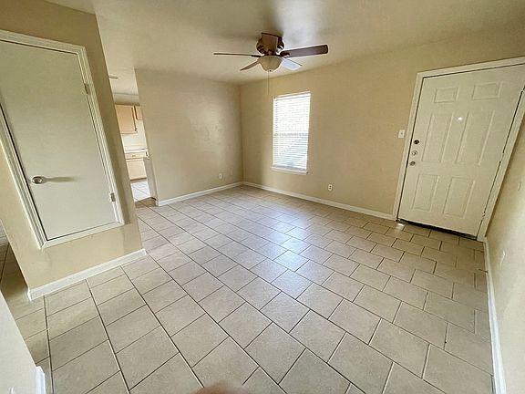 3rd image of 1705 Cedarhill Dr APT B