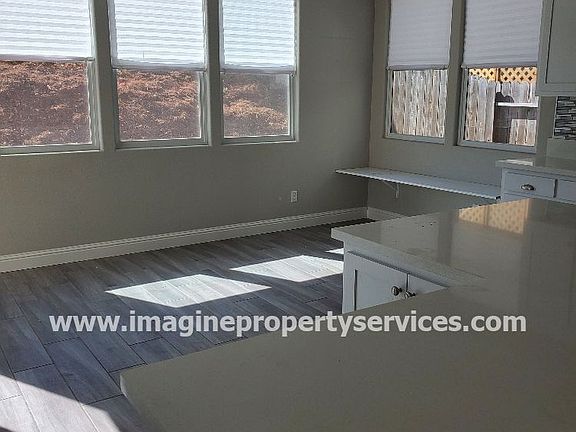 5th image of 1105 Acorn Ln