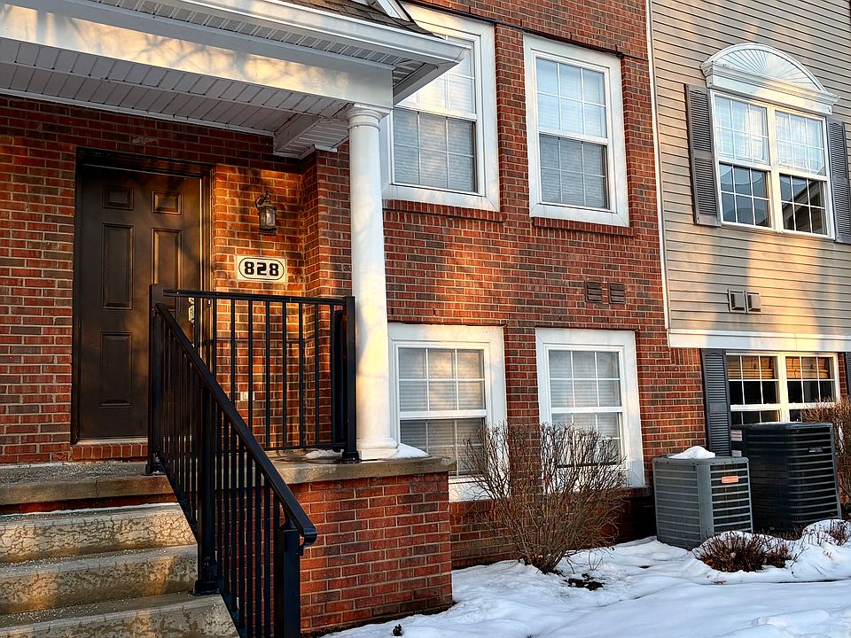 Front Door and green space of unit 828!