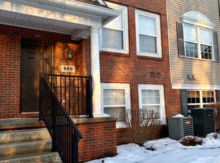 828 Eagle Dr, Fenton, MI 48430
