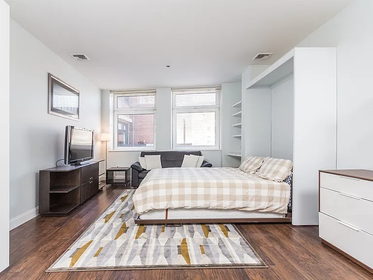 300 Commercial St #402 — Photo 2