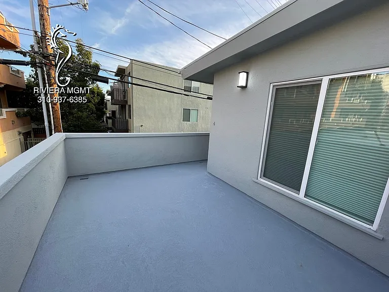 10516 Santa Monica Blvd — Photo 10