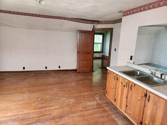 4th image of 606 Lehman St