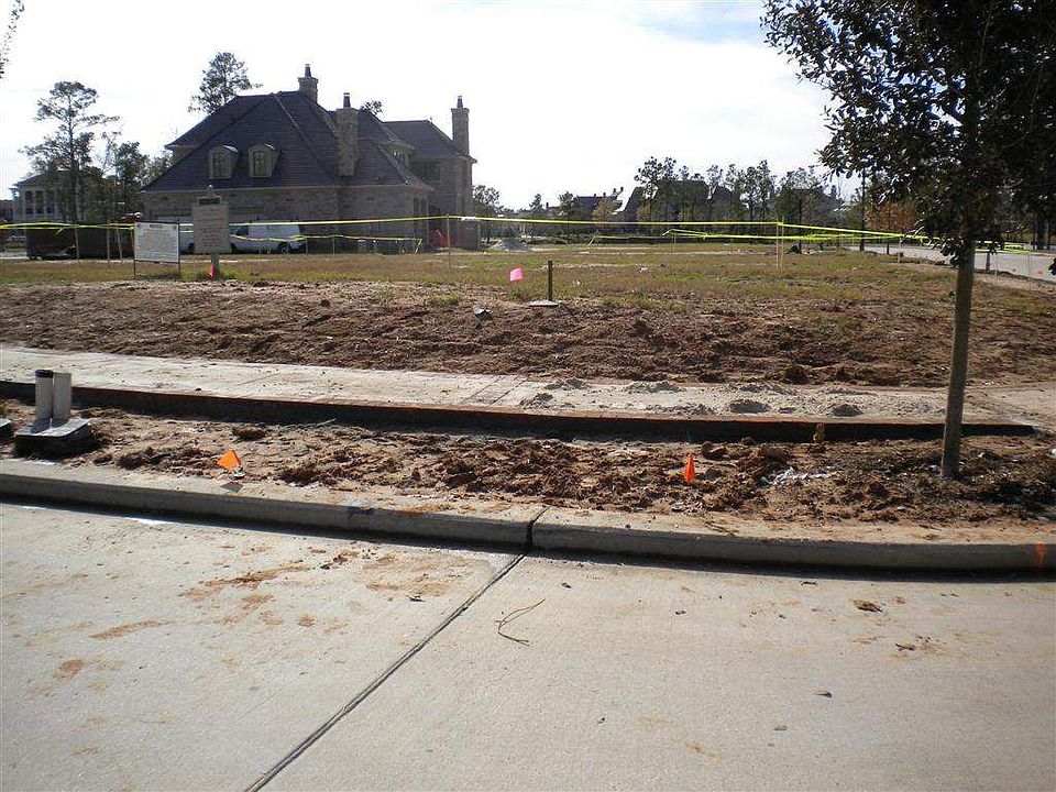 2nd image of 2719 Timberloch Pl
