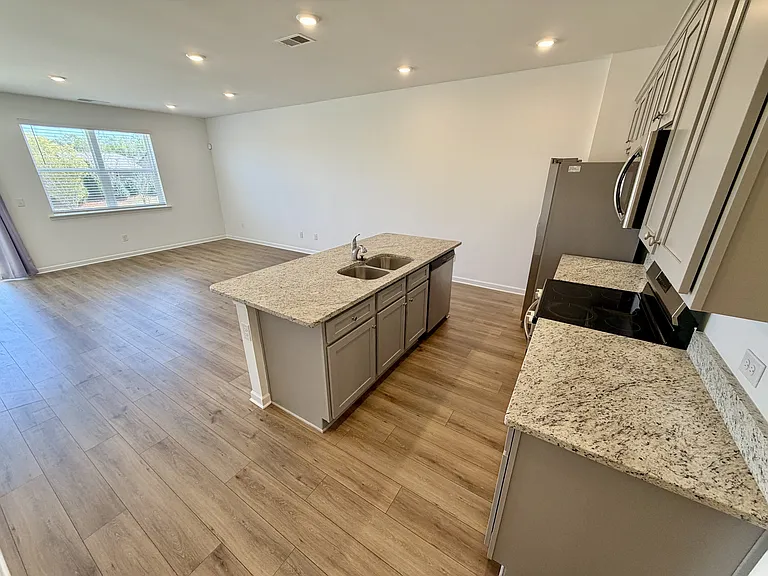 261 Kenoot Dr #1 — Photo 4
