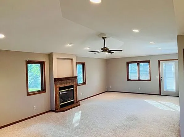 867 Hillcrest Dr SE, Le Mars, IA 51031
