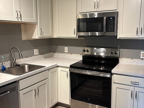 5th image of 10 Sibley Pl APT 3