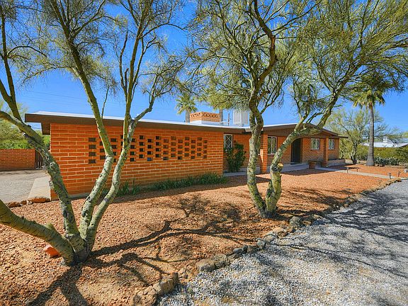 2nd image of 1321 W Via Caballo