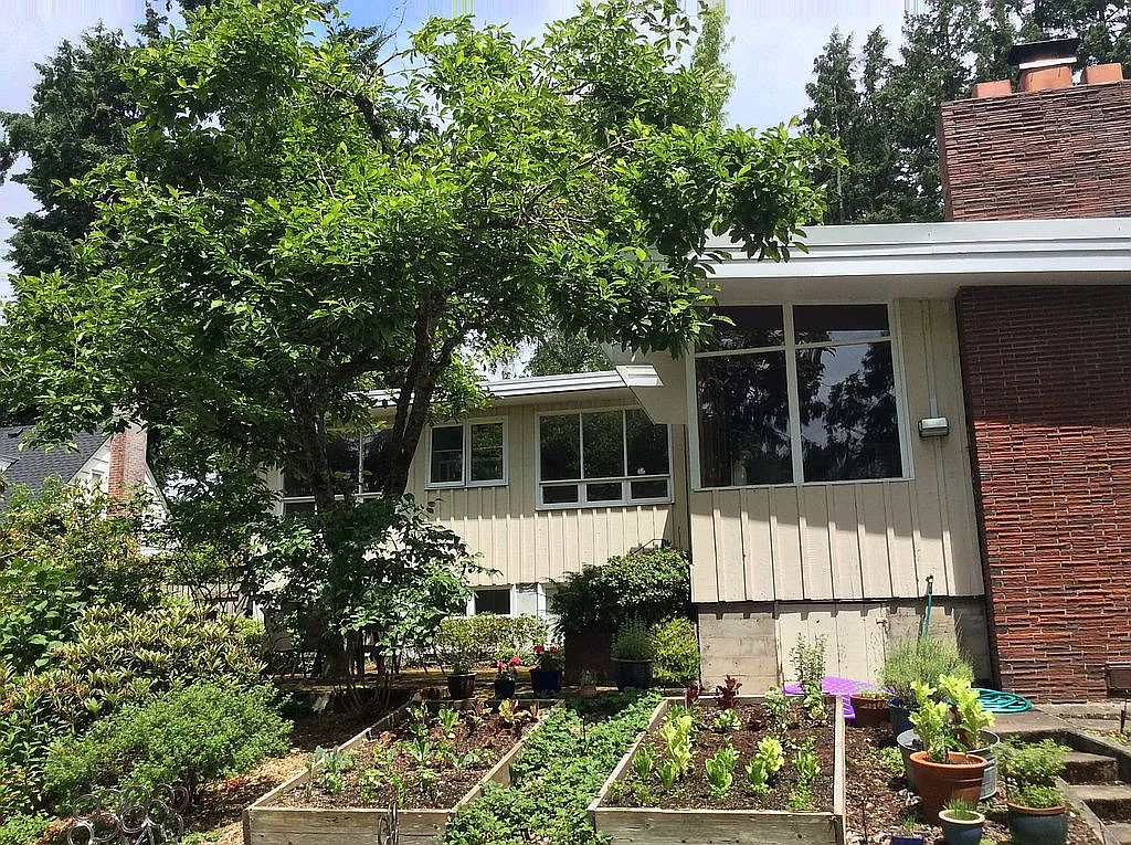 1460 E 27th Ave photo 1