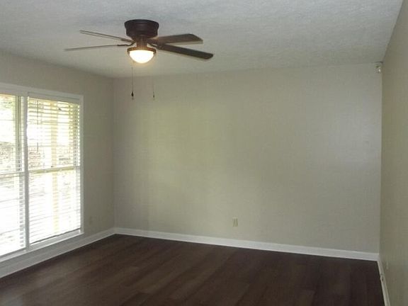 3rd image of 5319 Burbank St
