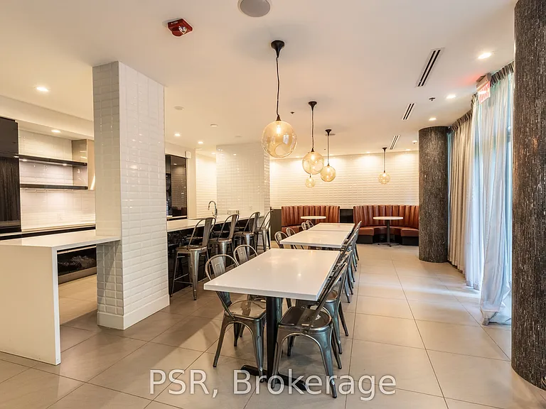 377 Madison Ave #318 — Photo 5