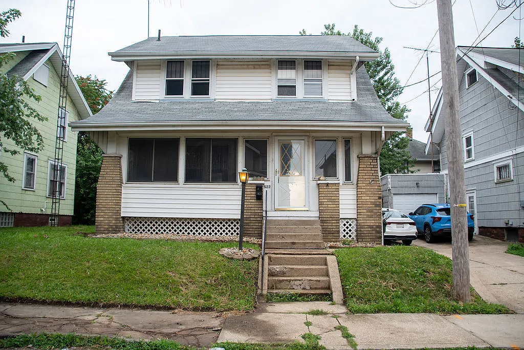3 bed, 1240 sqft, $1,200 — Photo 1