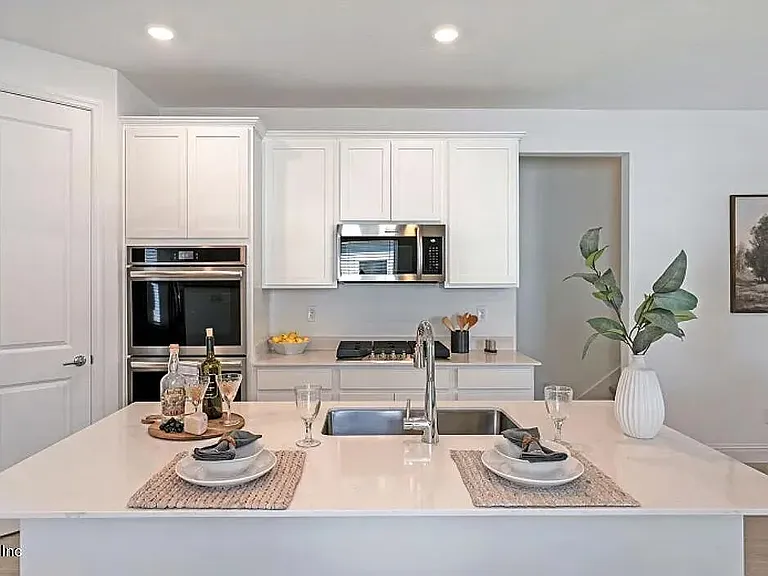 67 Old Bull Bay Ct — Photo 3