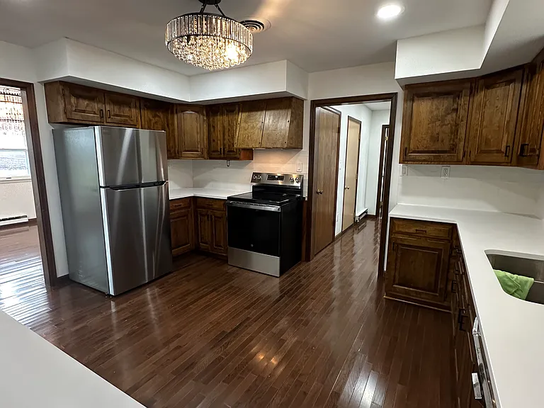 60 W Dupont Rd — Photo 3