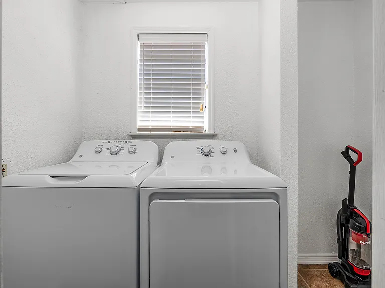 3006 Huntington St #B — Photo 15