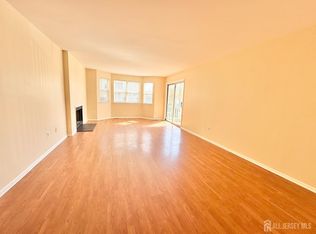 393 Keswick Dr, Piscataway, NJ 08854