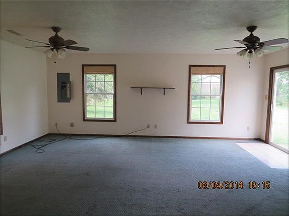 3rd image of 915 W Heerdink Ave
