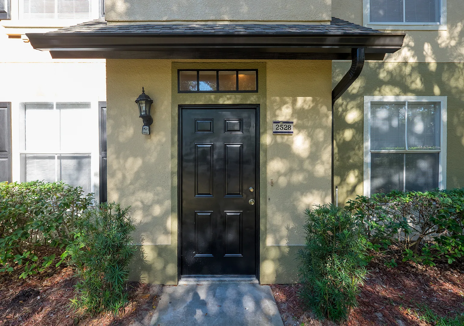 Beautiful 2-Bedroom, 2-Bathroom Condo with Loft in a Gated Community — Photo 2