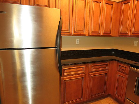 4th image of 120 15th St E APT 204