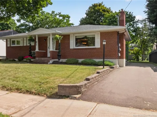 81 Mount Royal Blvd, Moncton, NB E1E 2V3