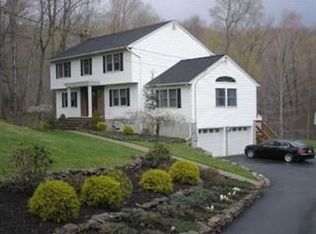 105 Brook Valley Rd, Kinnelon, NJ 07405
