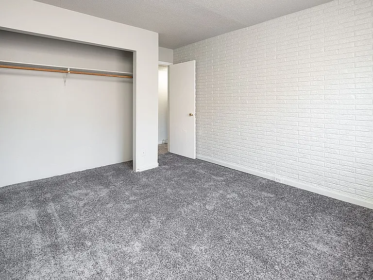 Lynnwood Garden Apartments — Photo 40