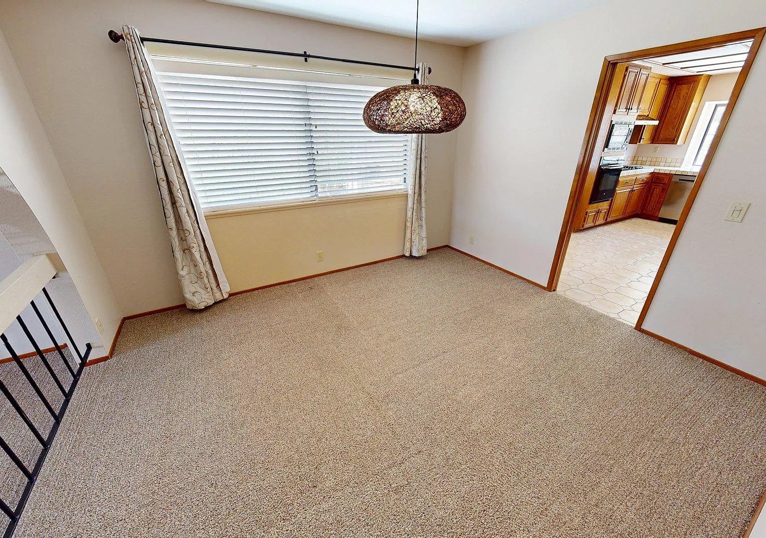 3 bed, 2124 sqft, $4,200 — Photo 4