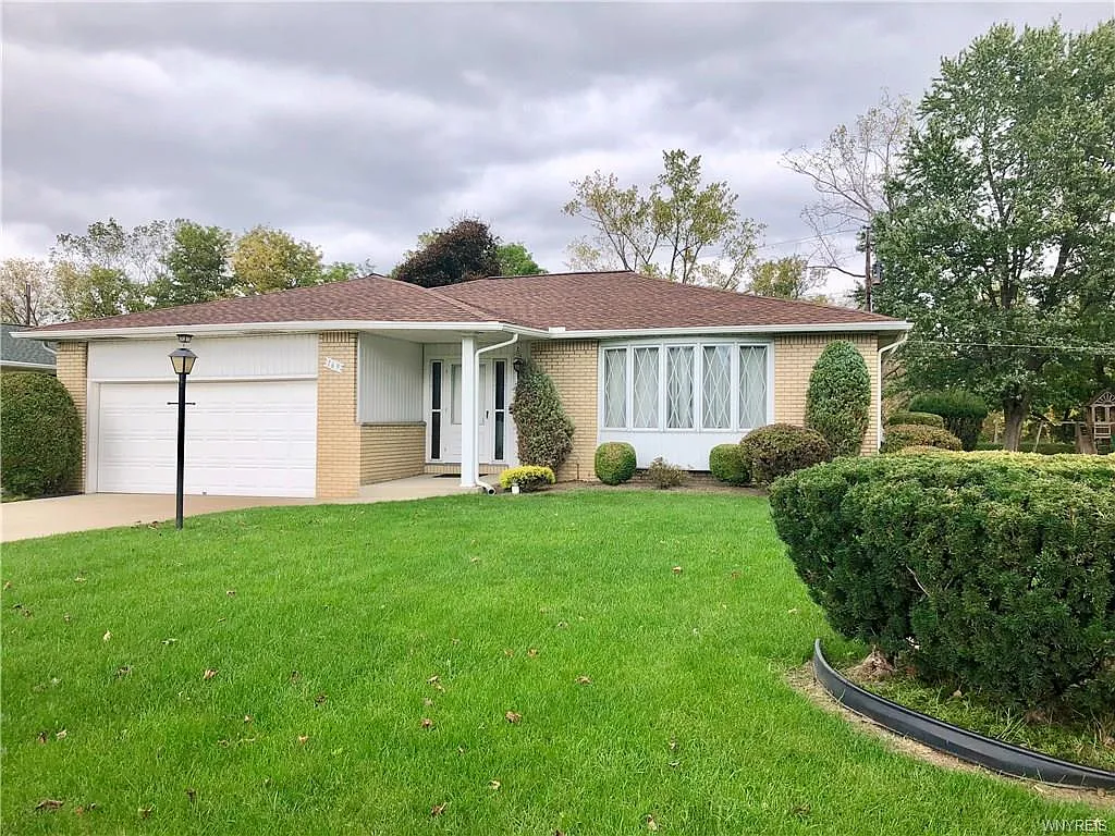 169 Lexington Grn photo 1