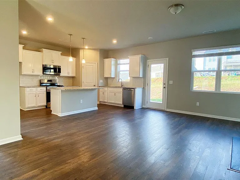 205 Stornoway Ln — Photo 8
