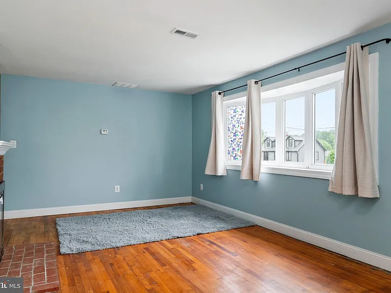 6823 Barrett Rd — Photo 7