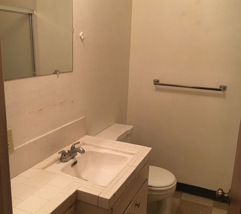 2nd image of 333 Poplar St APT 2